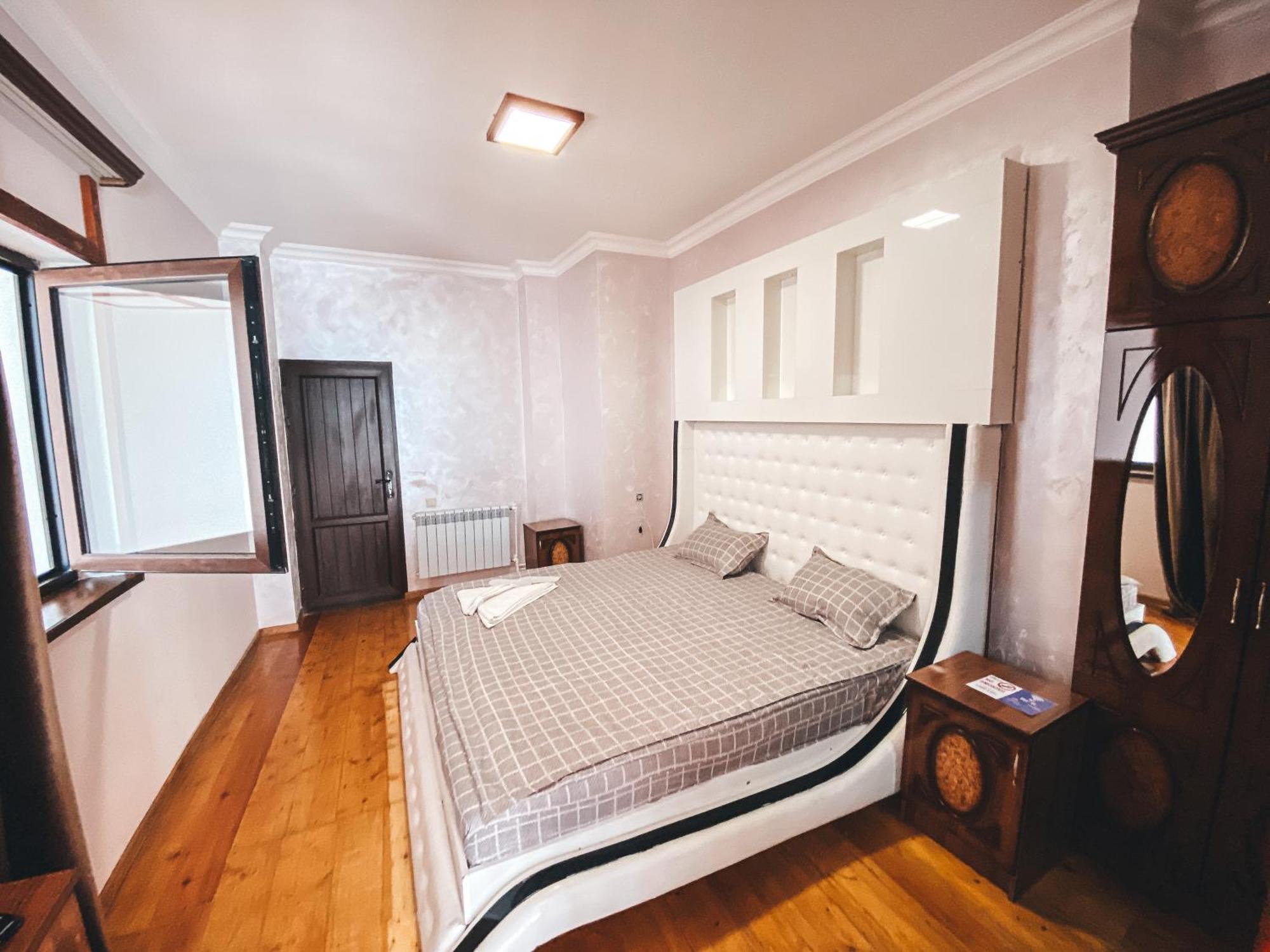 Yerevan Hotel Buitenkant foto